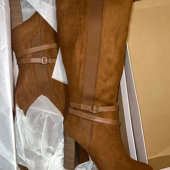 NWT Lauren Conrad Brown Boots